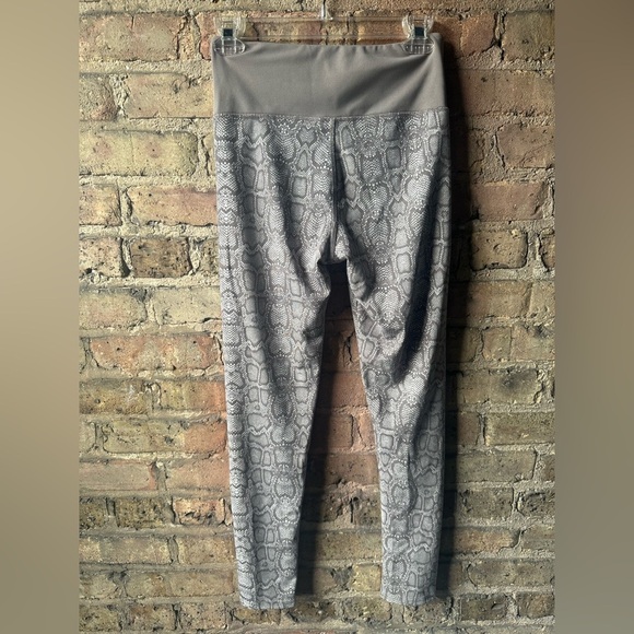 Gray Snake Print Leggings - Picture 2 of 6